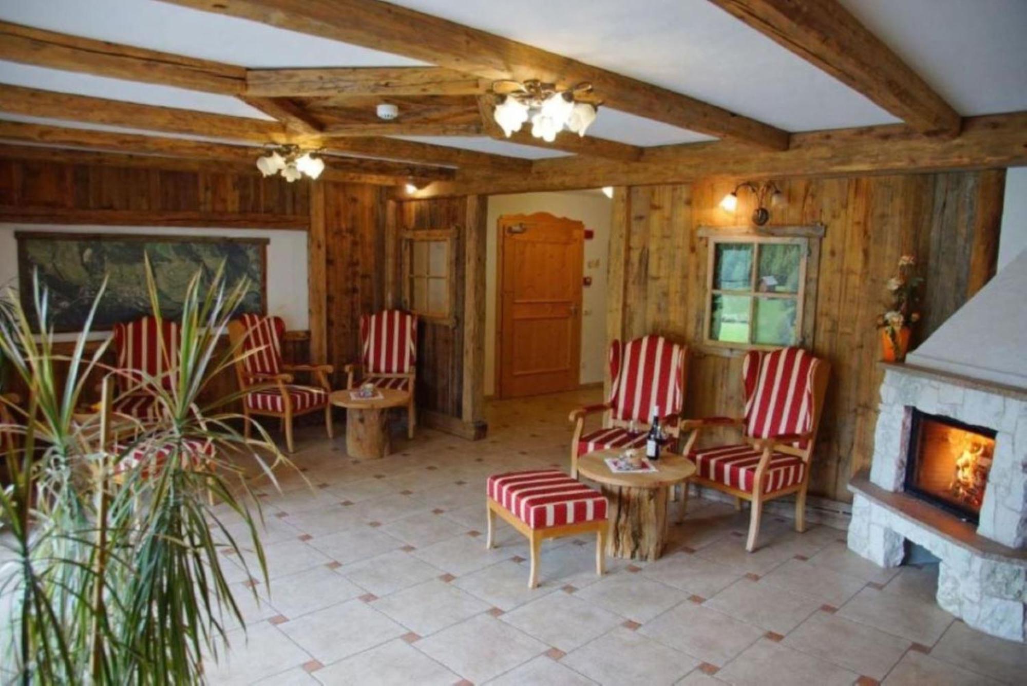 Hotel Pension Odles San Martino in Badia Exterior photo